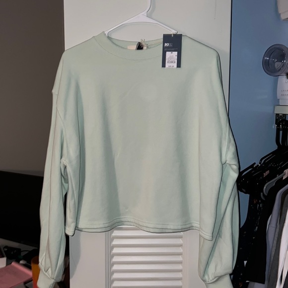 Universal Thread | Tops | Nwt Universal Thread Mint Green Cropped Crew ...